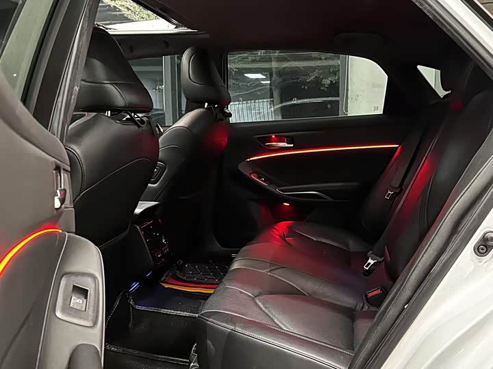 Фото 7 - Toyota Avalon