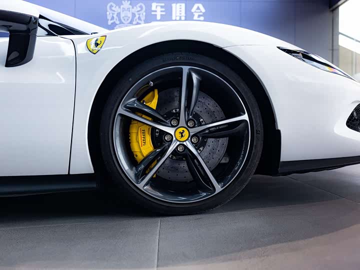 Фото 4 - Ferrari 296