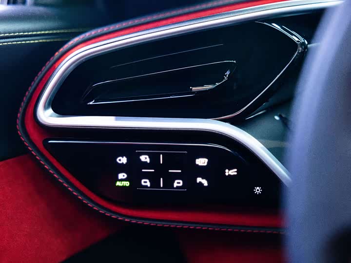 Фото 8 - Ferrari 296