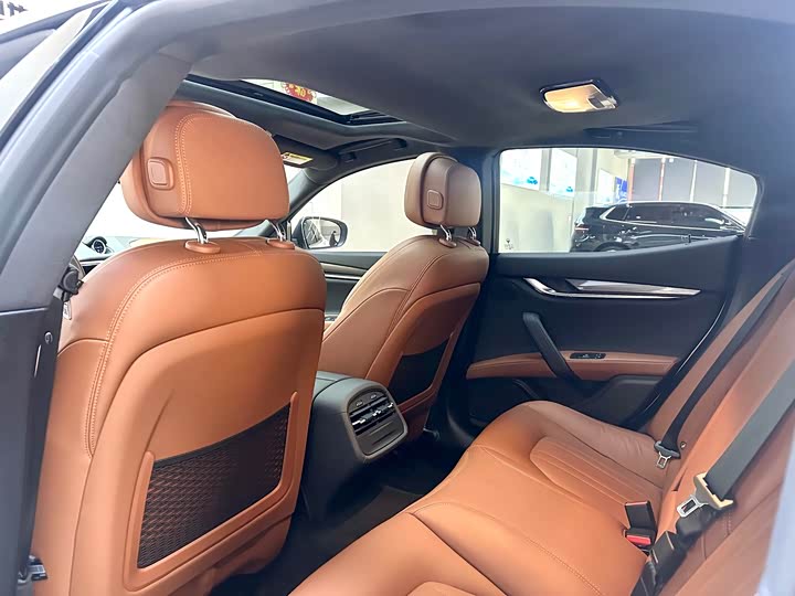 Фото 9 - Maserati Ghibli