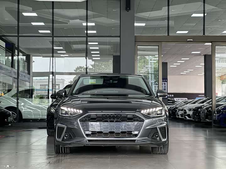 Фото 2 - Audi A4L