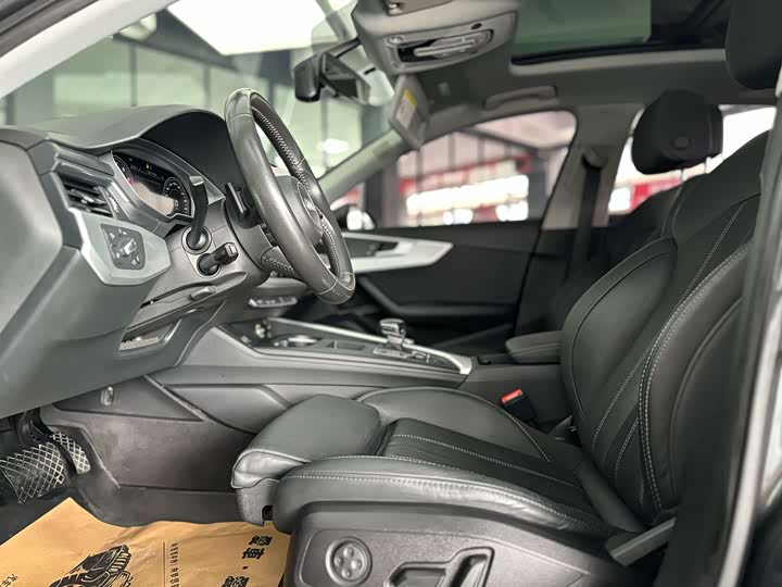 Фото 4 - Audi A4L