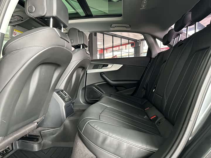 Фото 5 - Audi A4L