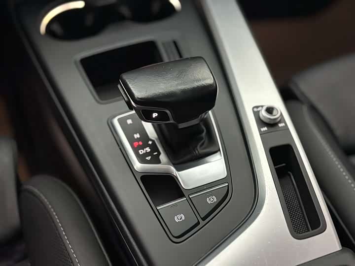 Фото 7 - Audi A4L