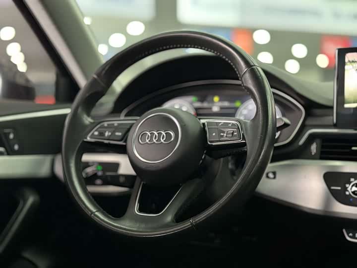 Фото 9 - Audi A4L