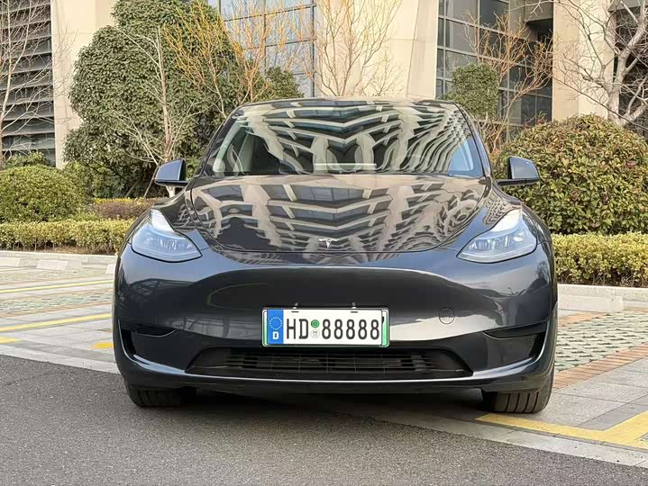 Фото 2 - Tesla Model Y