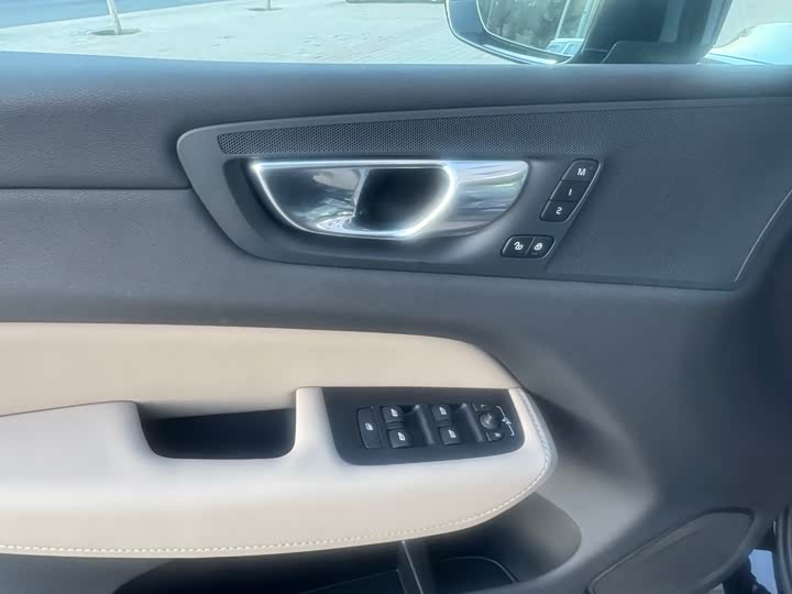 Фото 5 - Volvo XC60