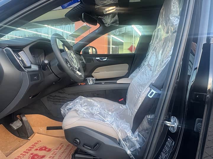 Фото 8 - Volvo XC60