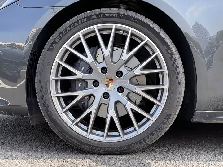 Фото 7 - Porsche Panamera