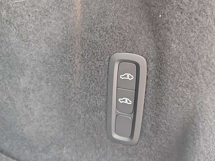 Фото 9 - Volvo XC60 Hybrid