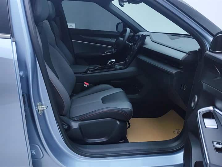 Фото 8 - Geely Atlas