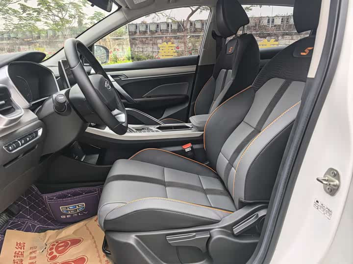 Фото 6 - Geely Coolray