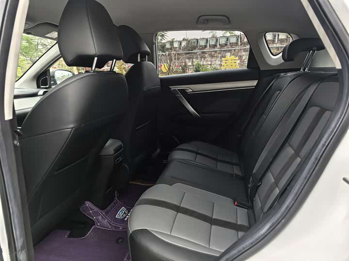 Фото 7 - Geely Coolray