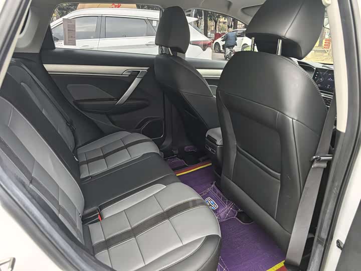 Фото 9 - Geely Coolray