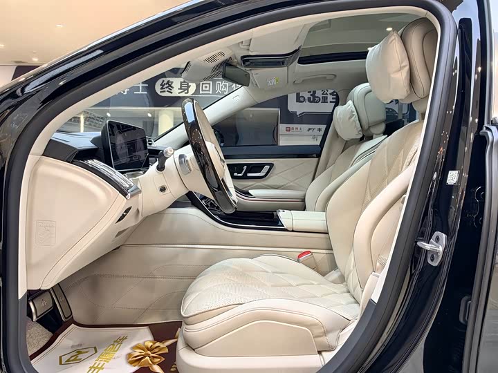 Photo 5 - Mercedes-Benz Maybach S-Class