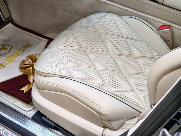Photo 6 - Mercedes-Benz Maybach S-Class