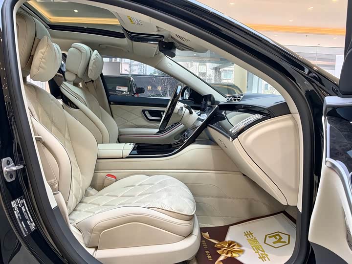 Photo 7 - Mercedes-Benz Maybach S-Class