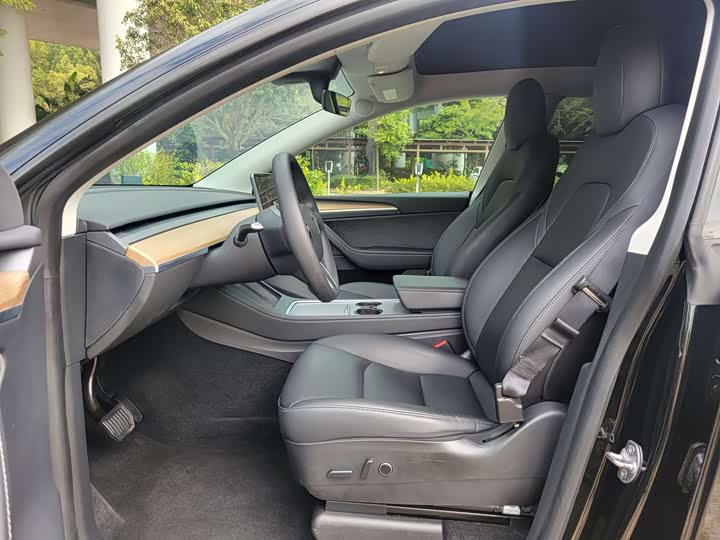 Фото 9 - Tesla Model Y