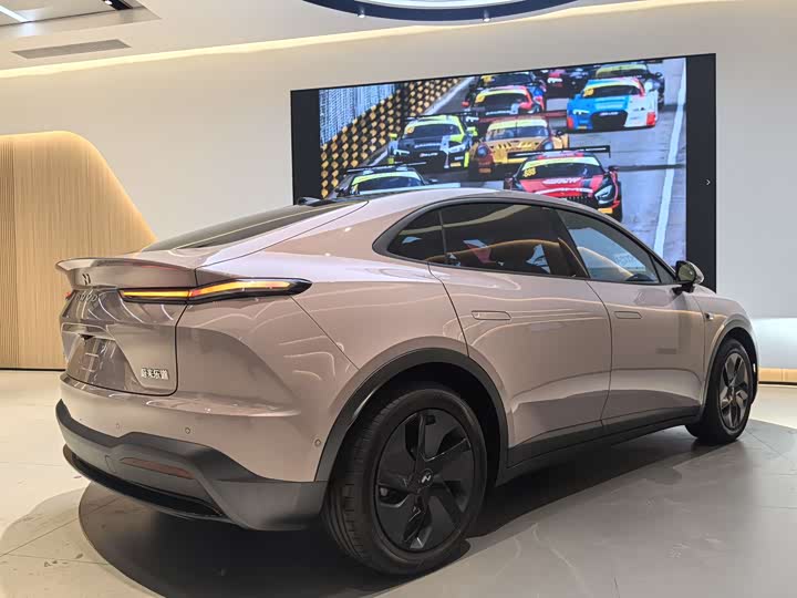 Фото 6 - Nio Onvo L60