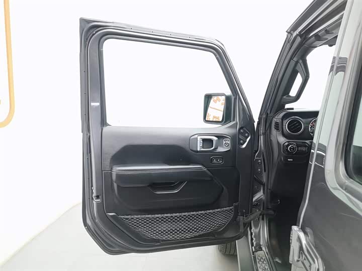 Фото 8 - Jeep Gladiator