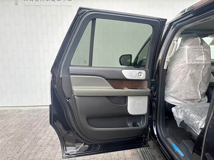 Фото 11 - Lincoln Navigator