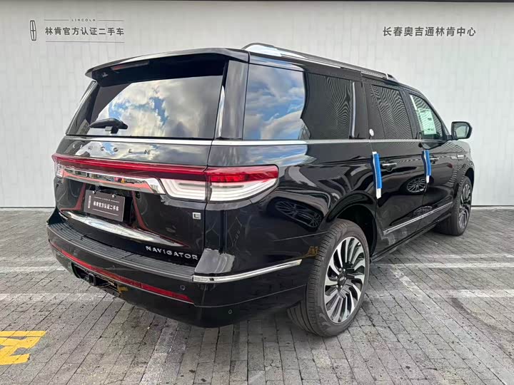 Фото 12 - Lincoln Navigator