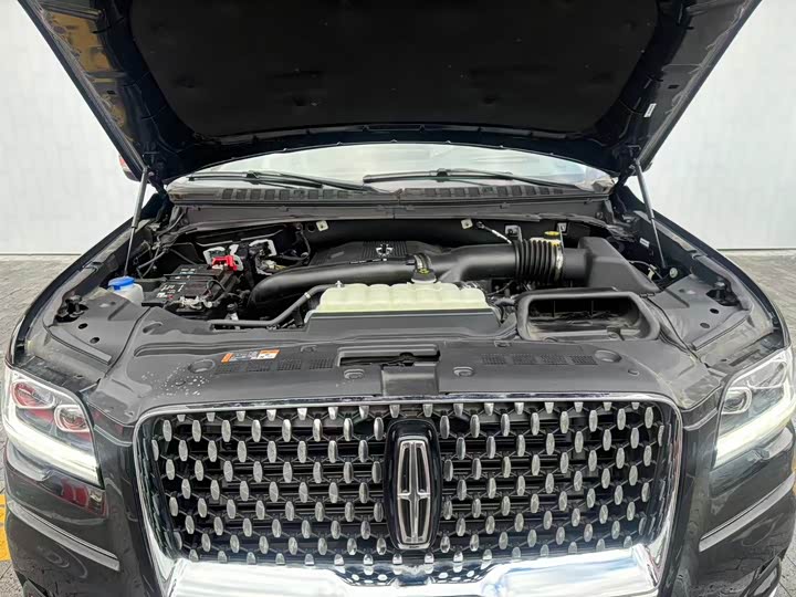 Фото 14 - Lincoln Navigator