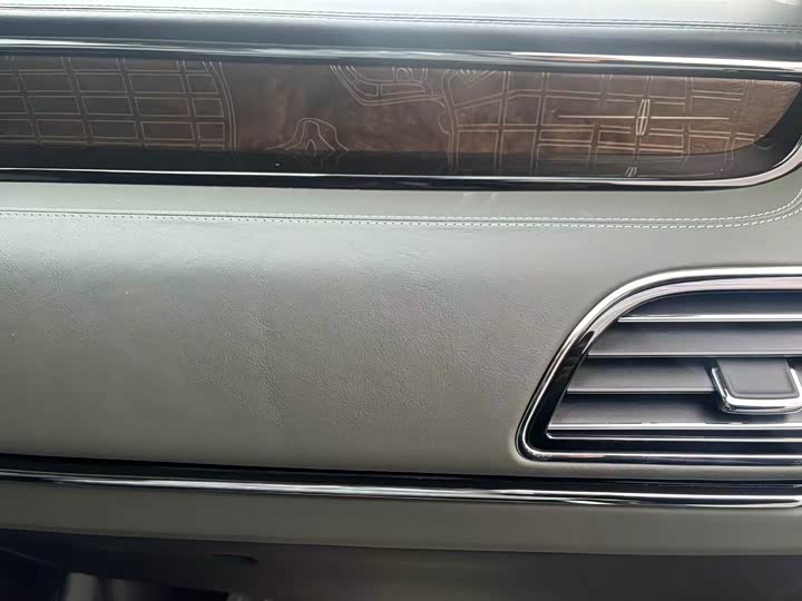 Фото 15 - Lincoln Navigator