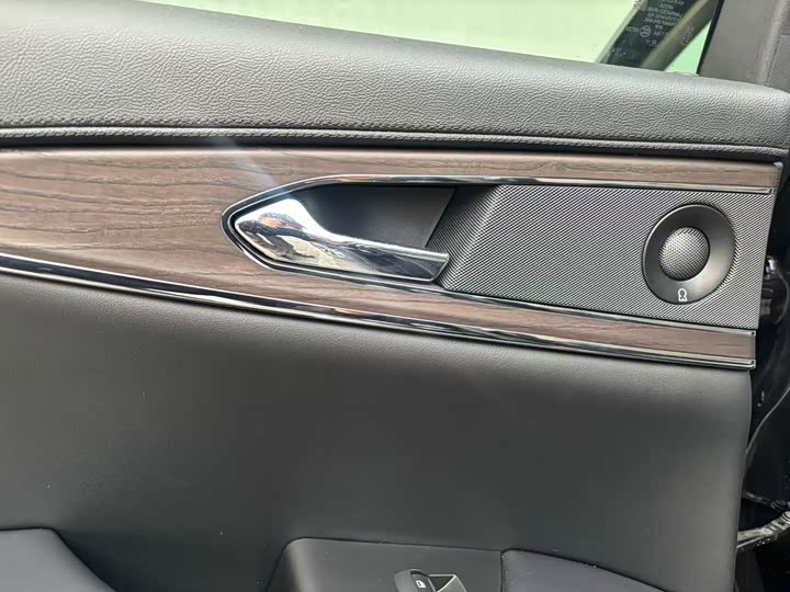 Фото 19 - Lincoln Navigator