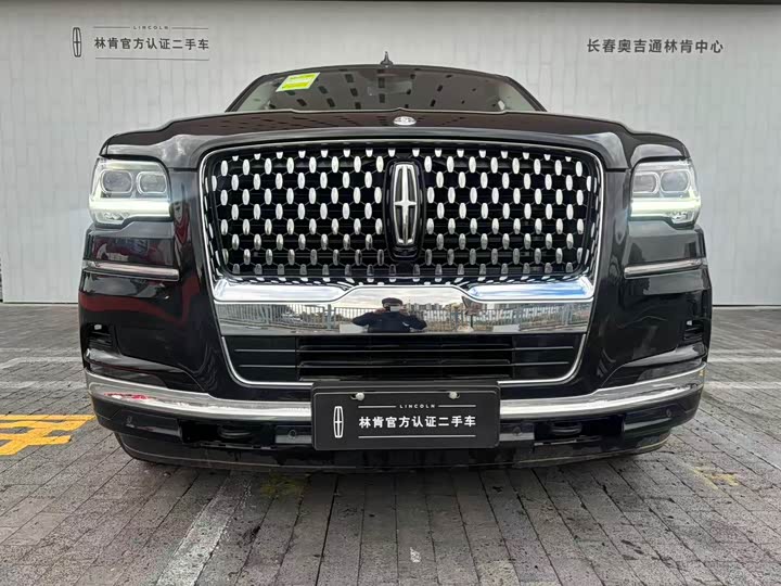 Фото 2 - Lincoln Navigator