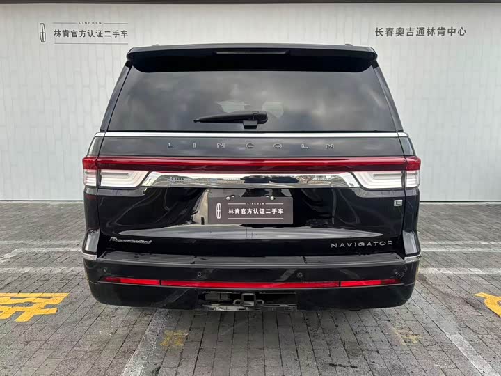 Фото 5 - Lincoln Navigator