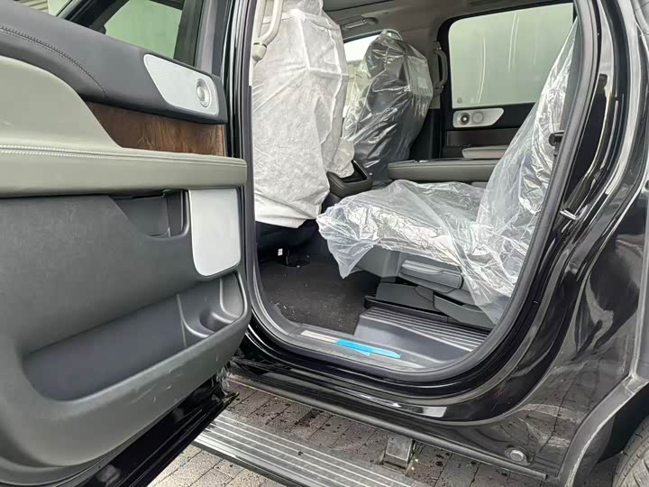 Фото 8 - Lincoln Navigator