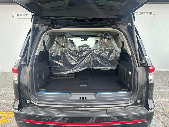 Фото 9 - Lincoln Navigator