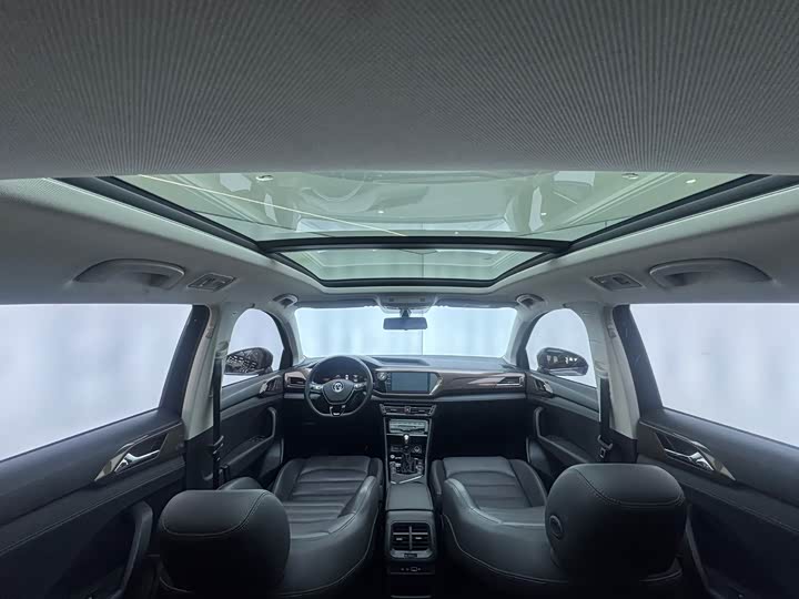 Фото 8 - Volkswagen Tharu