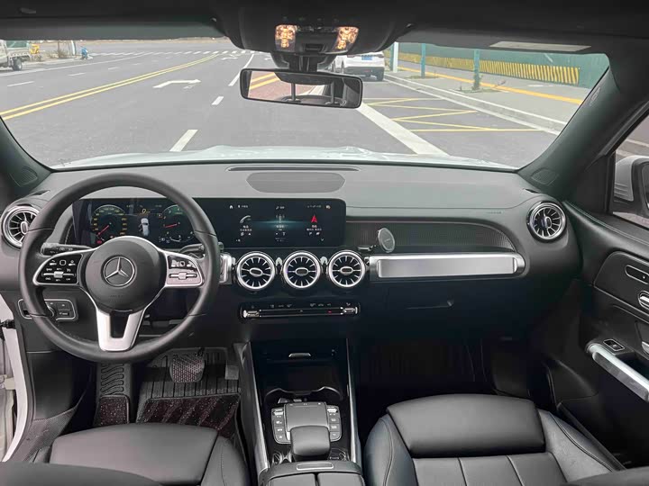 Фото 9 - Mercedes-Benz GLB-Class