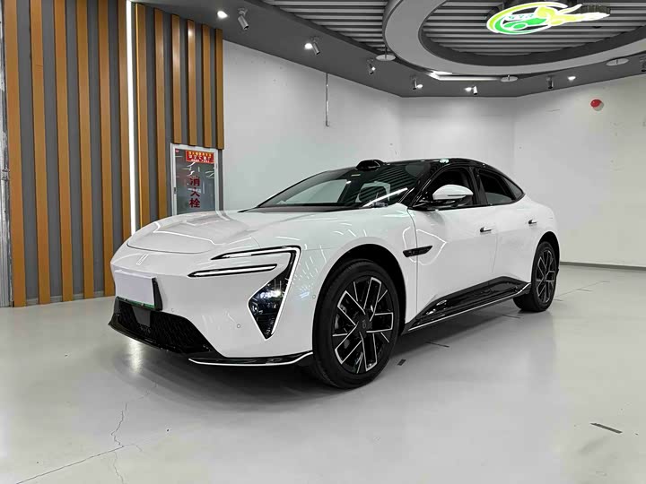 Фото 1 - Avatr 06