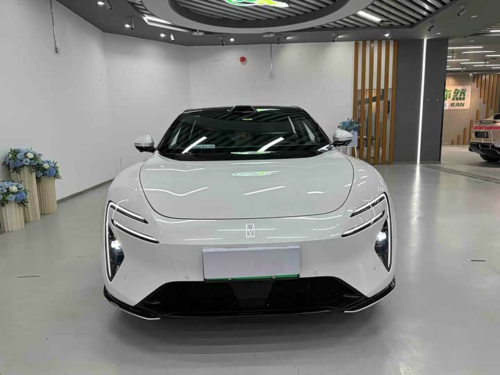 Фото 2 - Avatr 06