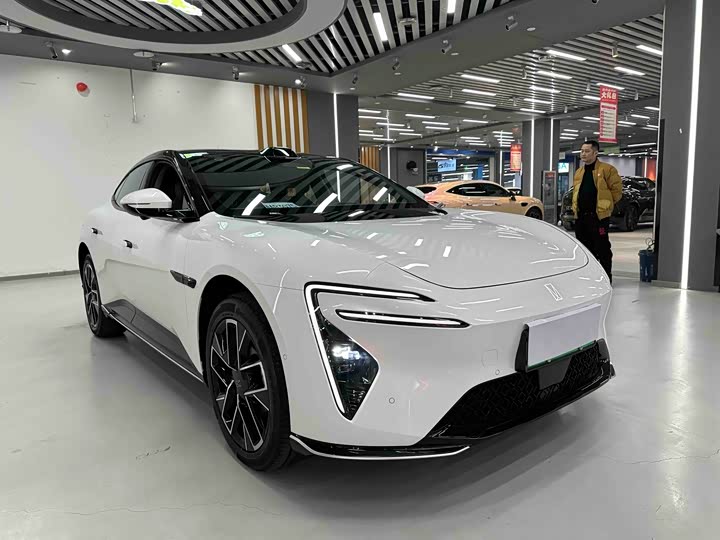 Фото 3 - Avatr 06