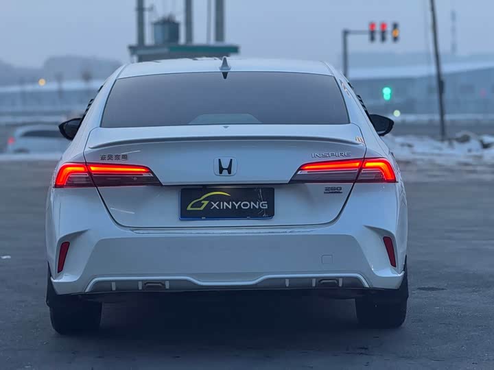Фото 4 - Honda Inspire