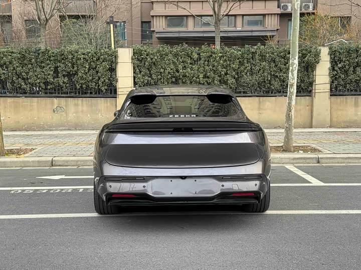 Фото 8 - Zeekr 007 GT