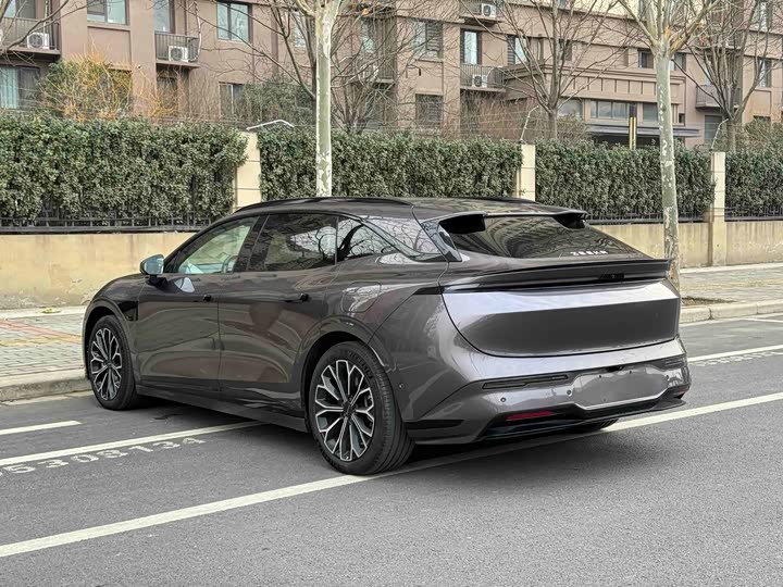 Фото 9 - Zeekr 007 GT