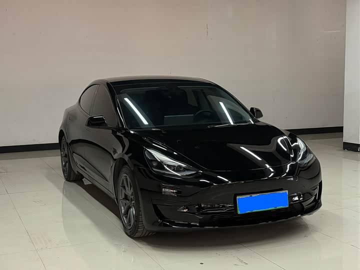 Фото 3 - Tesla Model 3