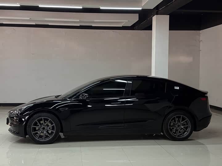 Фото 4 - Tesla Model 3