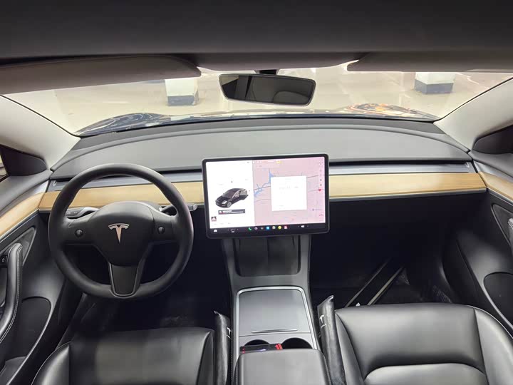 Фото 8 - Tesla Model 3