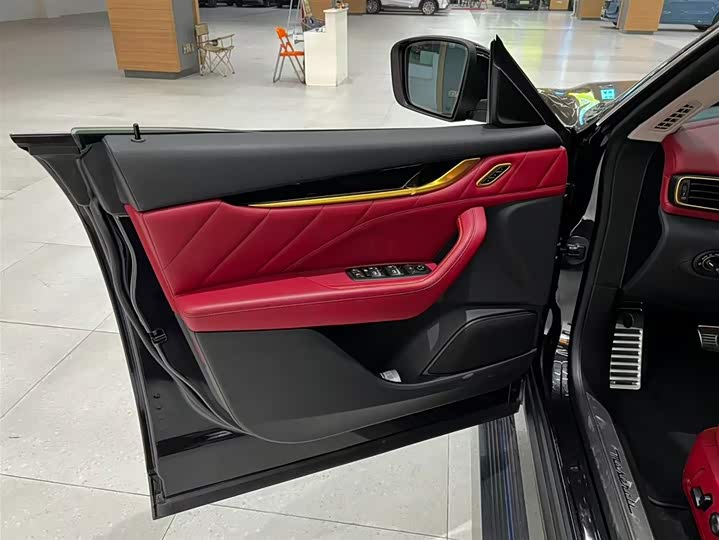 Фото 4 - Maserati Levante