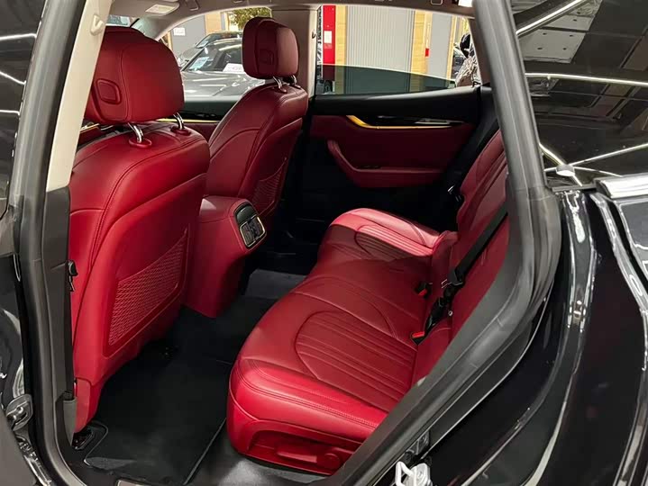 Фото 6 - Maserati Levante