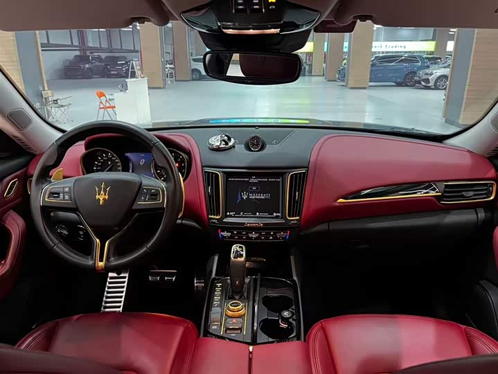 Фото 7 - Maserati Levante