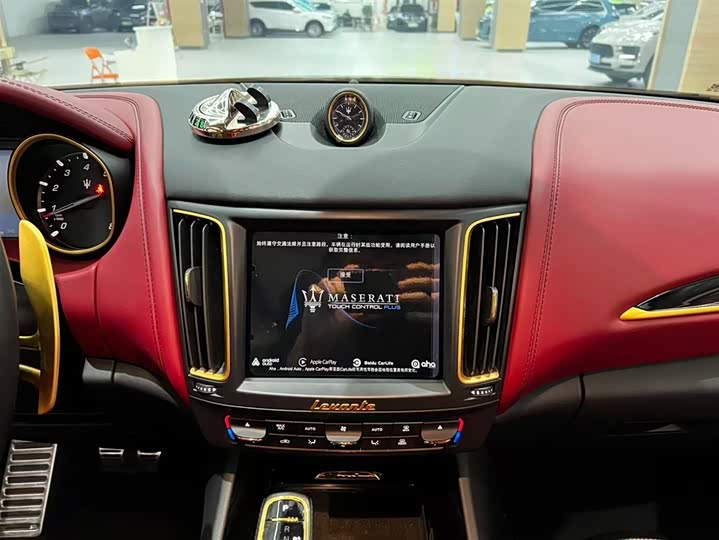 Фото 9 - Maserati Levante