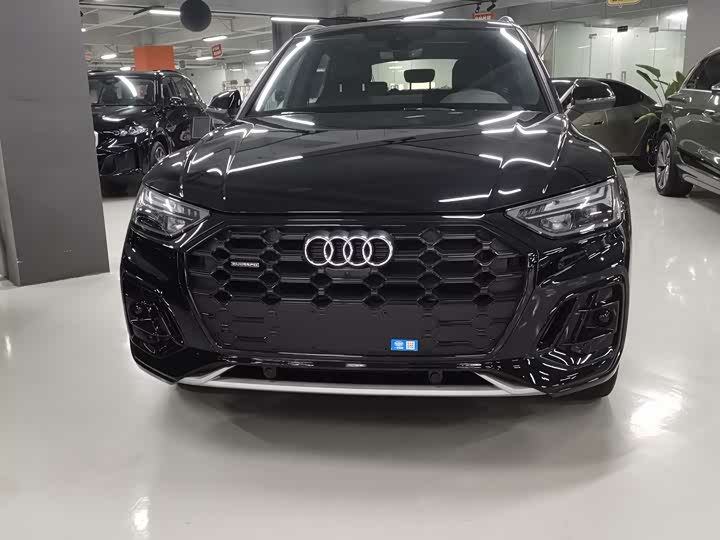 Фото 2 - Audi Q5L