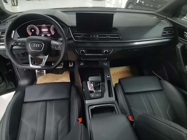 Фото 6 - Audi Q5L